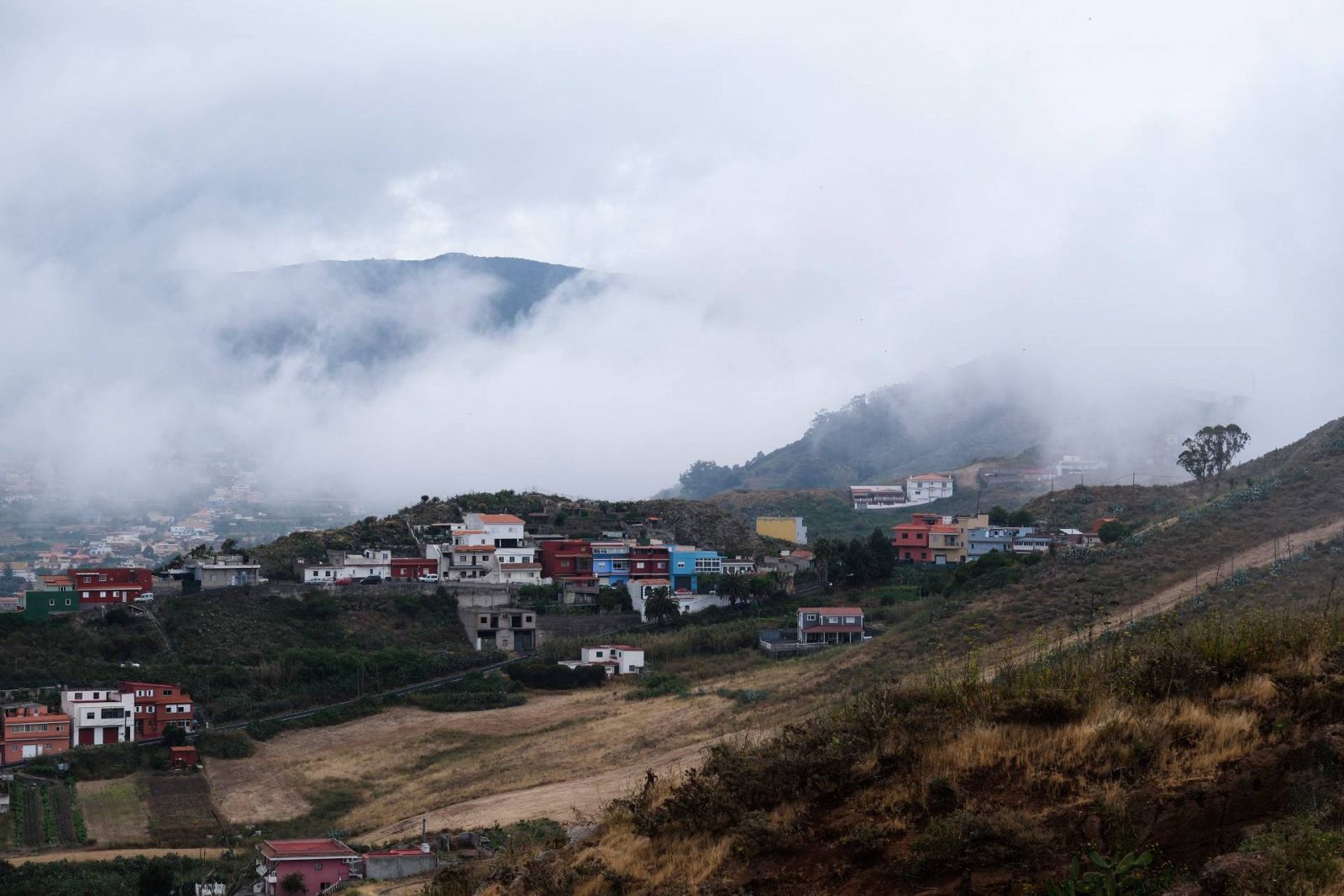 Imagen de la ciudad tinerfeña de La Laguna entre nubes