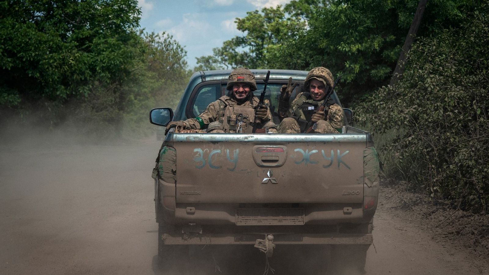 Militares ucranianos cerca del frente de Bajmut