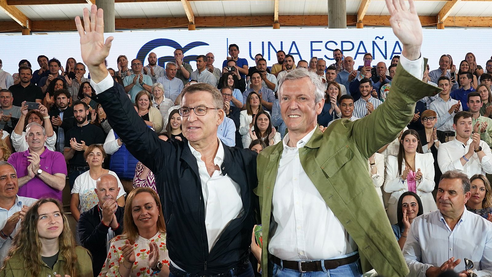 Imagen de ALberto Núñez Feijóo acompañado del presidente de Galicia, Alfonso Rueda