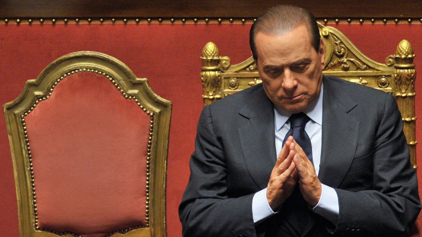 El ex primer ministro italiano Silvio Berlusconi tras pronunciar un discurso ante el Senado en 2010