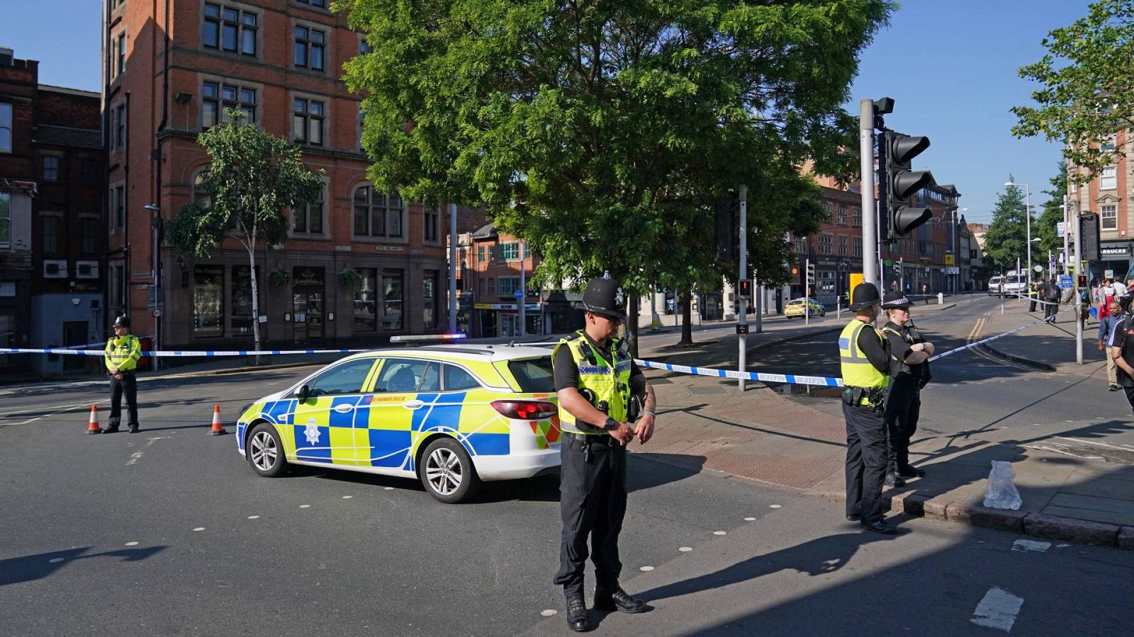 Cordón policial en el centro de Nottingham, en Inglaterra (Reino Unido) tras la detención de un hombre sospechoso de la muerte de tres personas. Foto: Jacob King/PA Wire/dpa