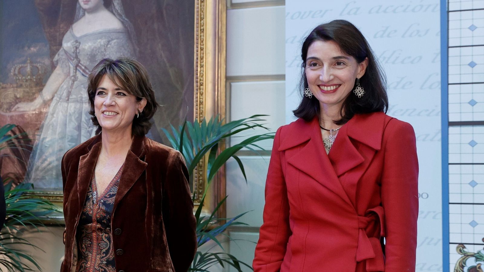 La ministra de Justicia Pilar Llop, junto a la exfiscal general de Estado Dolores Delgado