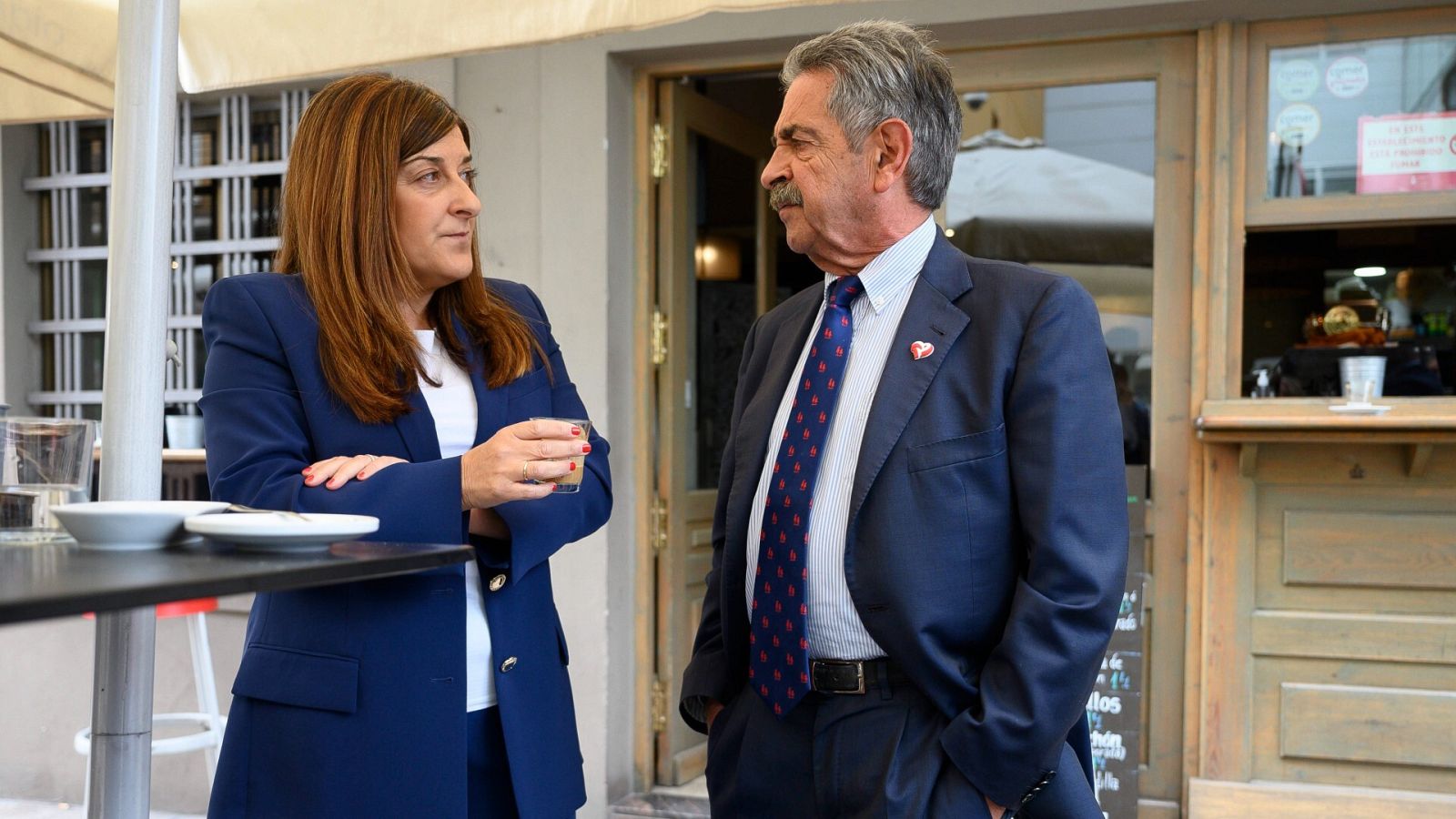 La candidata del PP, María José Sáenz de Buruaga, y el del PRC, Miguel Ángel Revilla