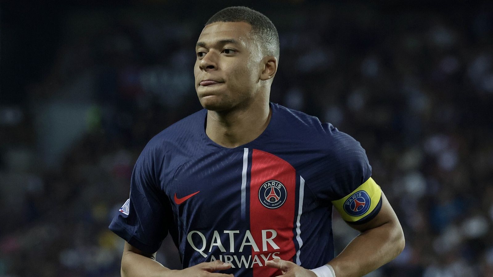 Kylian Mbappé durante un partido con el PSG durante la pasada temporada.