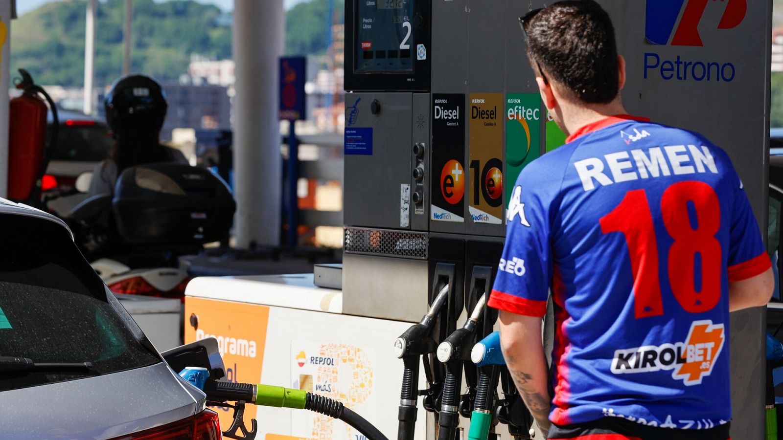 El precio de los carburantes sube ligeramente: la gasolina y el diésel se encarecen un céntimo