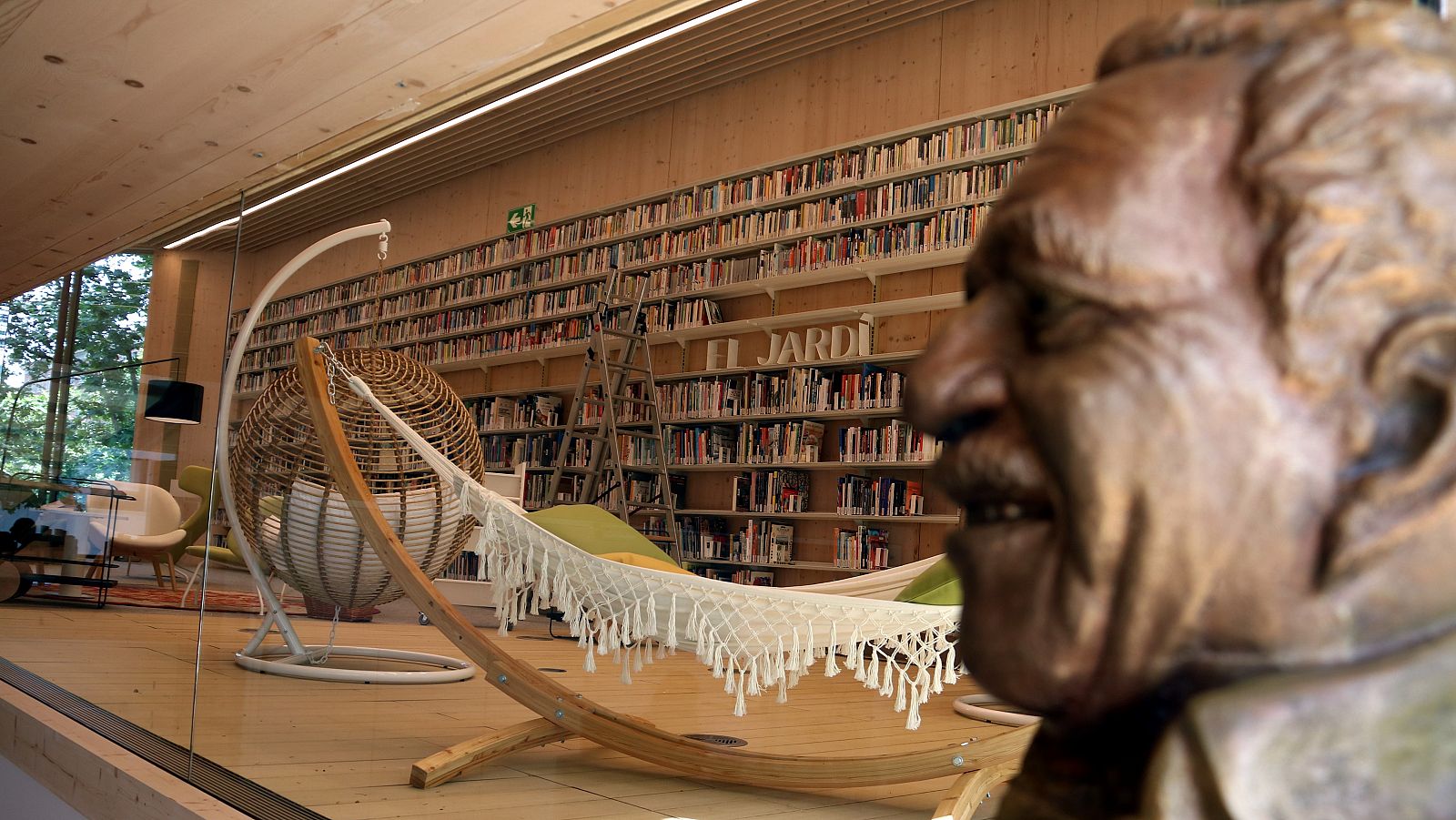 L'interior de la Biblioteca García Márquez a Barcelona