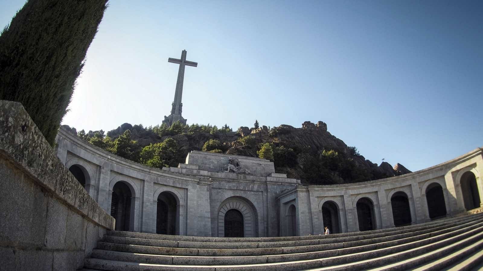 Vista de la fachada principal de la basílica del Valle de los Caídos