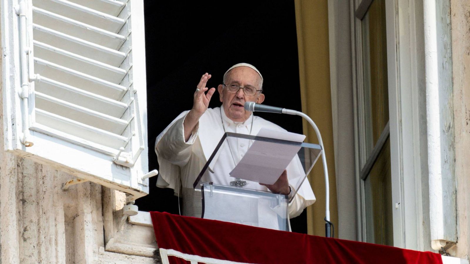 Imagen del papa Francisco, en su primera aparición pública tras su operación