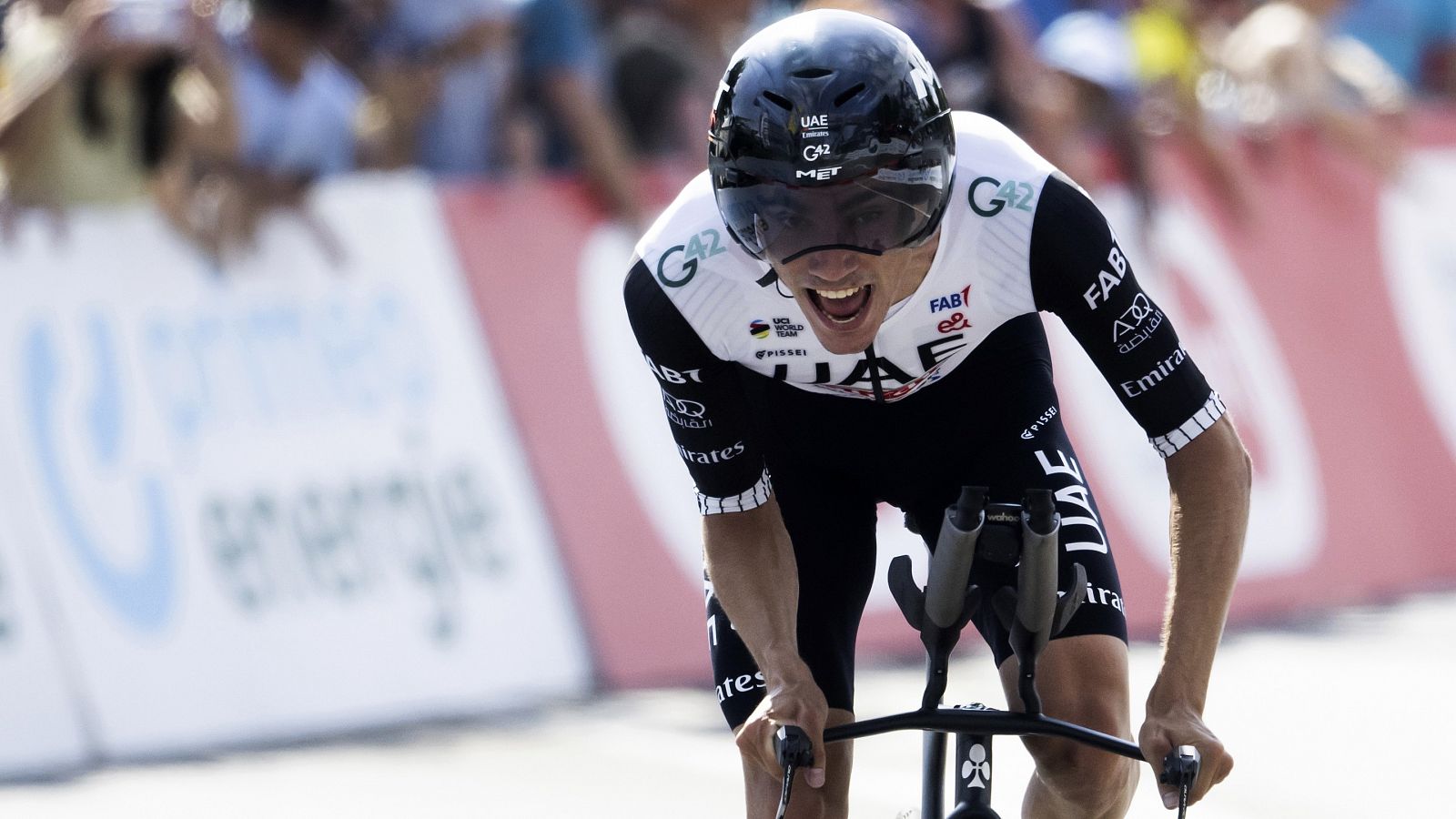 Juan Ayuso se va de la vuelta a Suiza con otra etapa y segundo en la general final