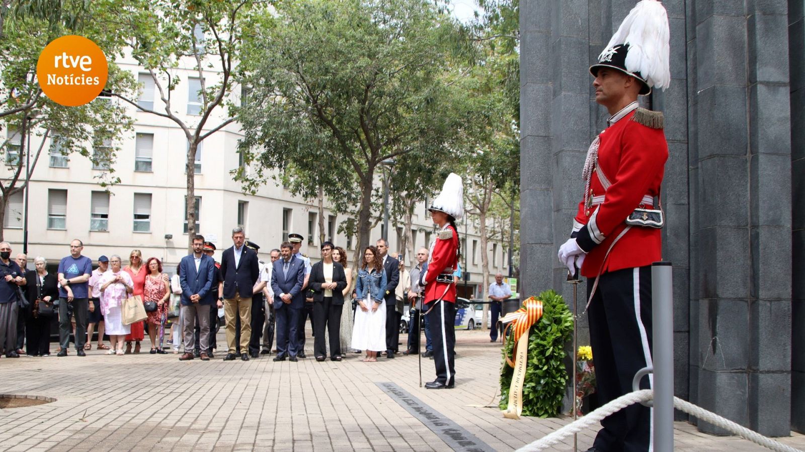 L'ajuntament de Barcelona presideix l'acte d'homenatge a les víctimes de l'atemptat d'Hipercor