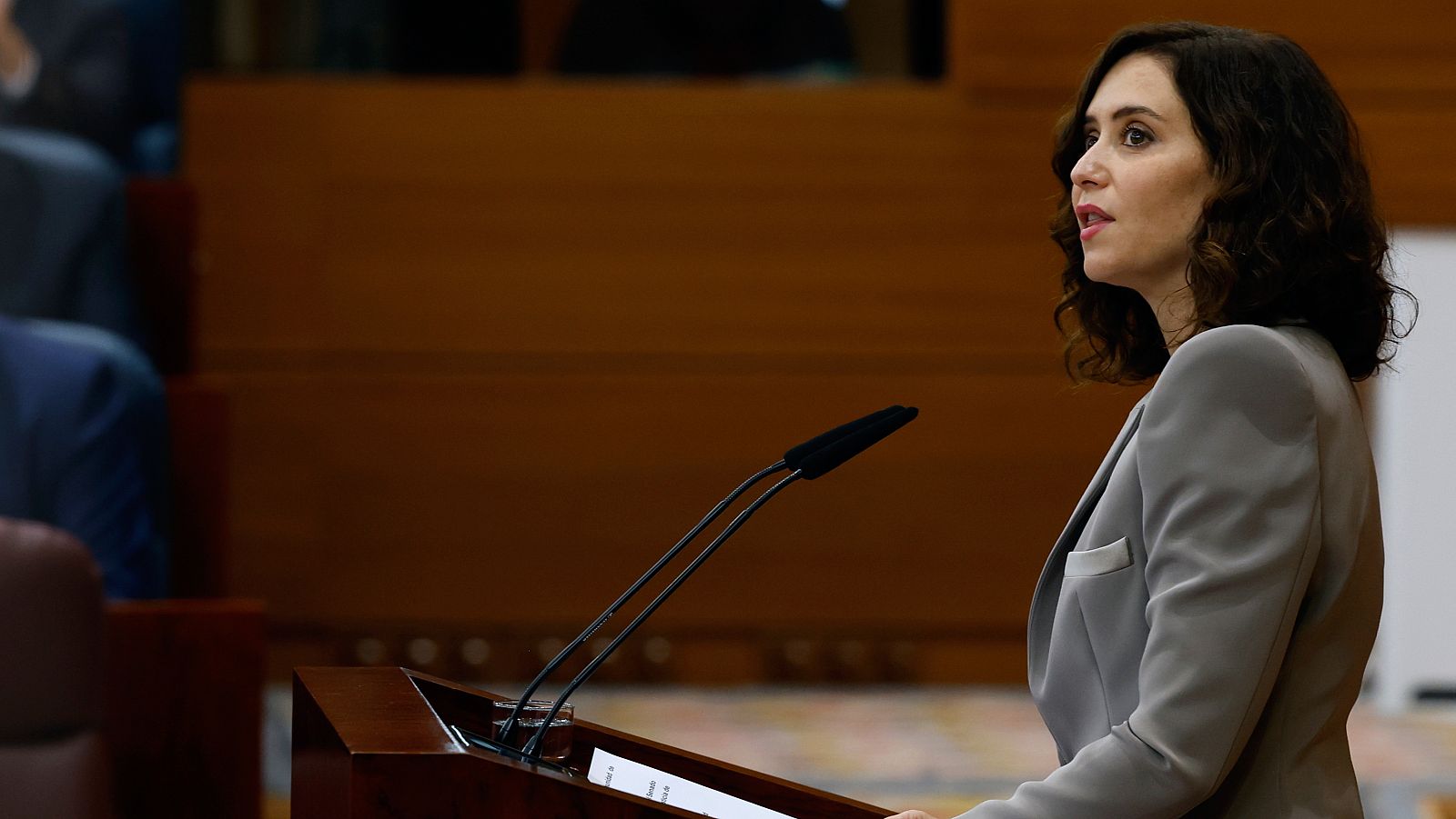La candidata del PP, Isabel Díaz Ayuso, en la primera jornada del debate de investidura en la Asamblea de Madrid.