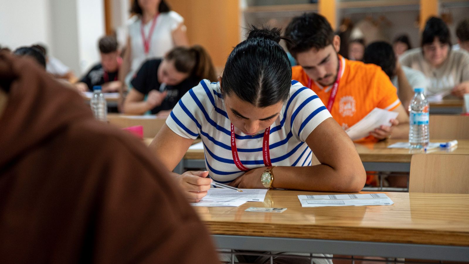 El 96,38% de los alumnos españoles ha aprobado la EBAU 2023: Estudiantes de Castilla-La Mancha realizando las pruebas de Evaluación de Acceso a la Universidad (EBAU)