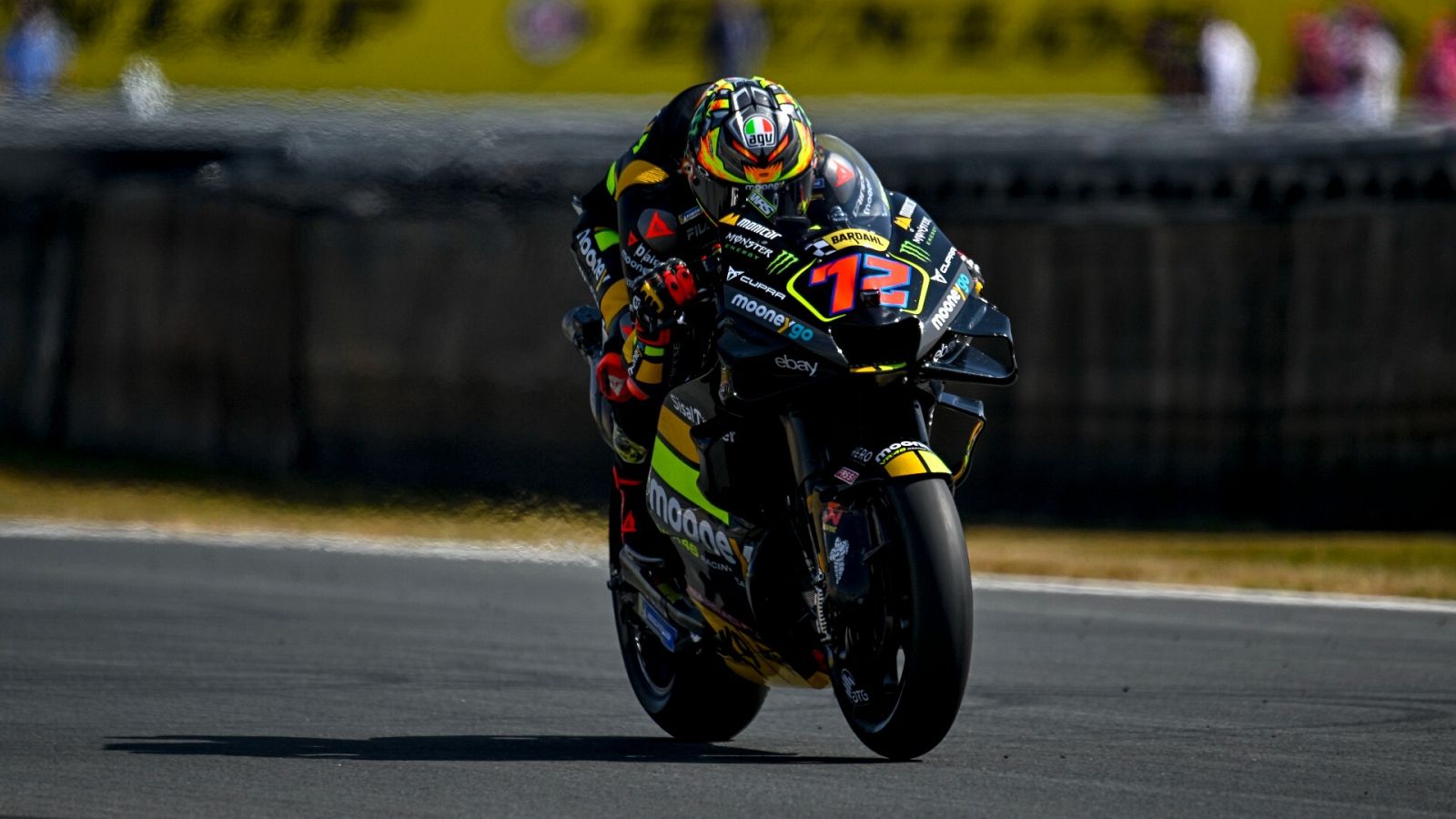 Bezzecchi durante la QP en Assen