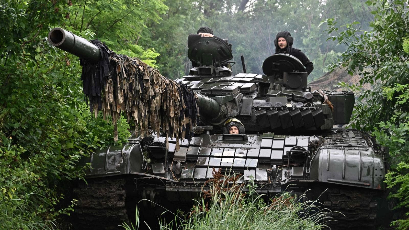 Tropas ucranianas en un tanque en Donetsk