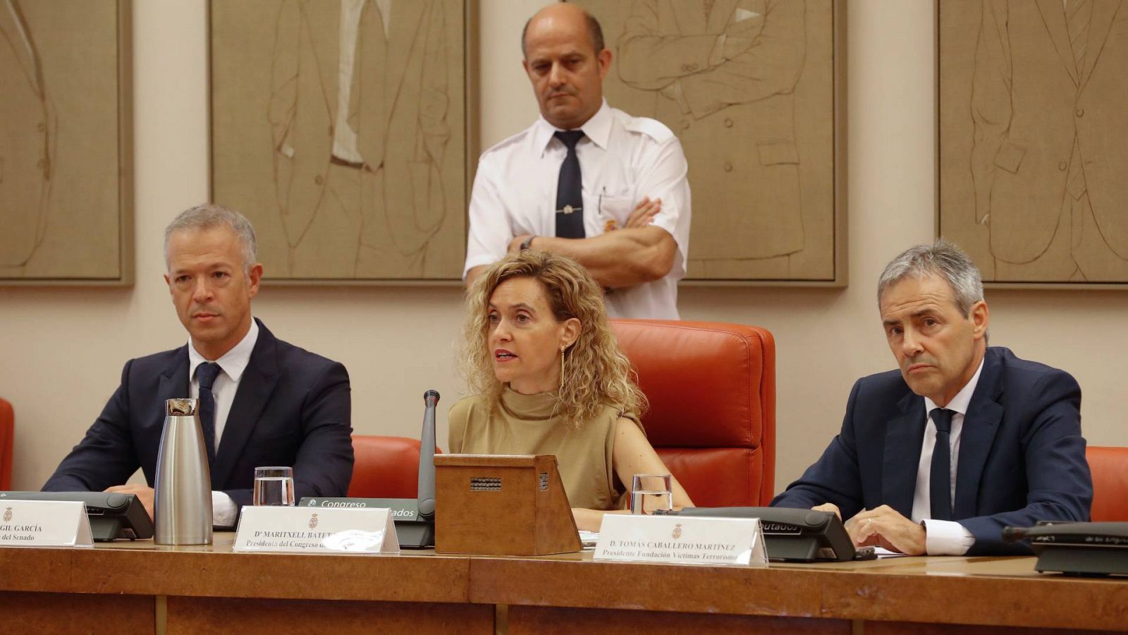 La presidenta del Congreso de los Diputados Meritxell Batet, el presidente del Senado Ander Gil, y el presidente de la Fundación Víctimas del Terrorismo, Tomás Caballero