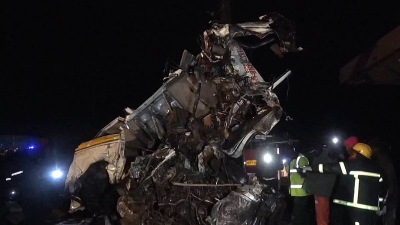 Una imagen de los servicios de emergencia trabajando en la zona donde ha tenido lugar el accidente de Kenia.