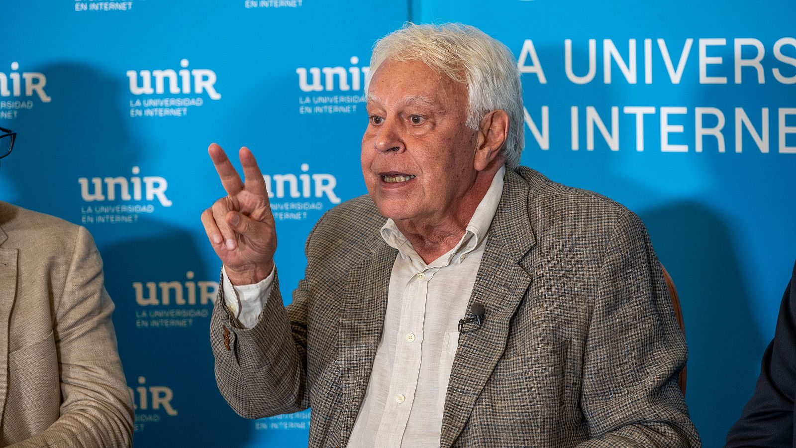 Felipe González aboga por dejar gobernar a la lista más votada