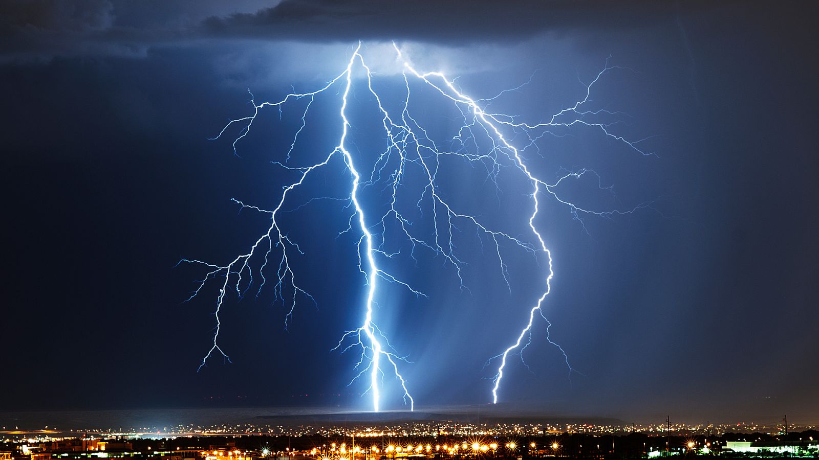 Lightning Imager es capaz de detectar los destellos de día o de noche, hasta a 36.000 kilómetros de distancia.