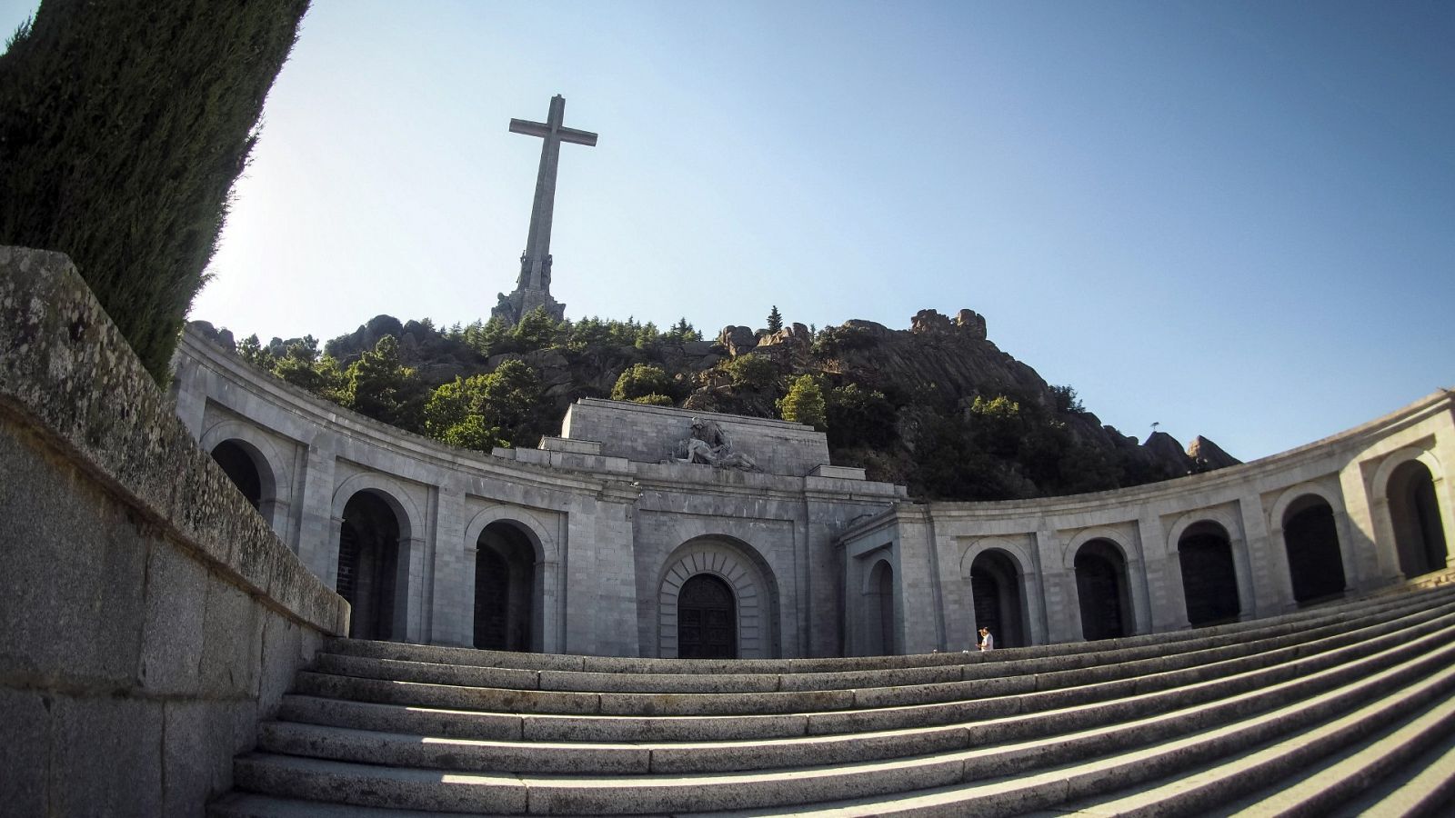 Vista de la fachada principal de la basílica del Valle de los Caídos