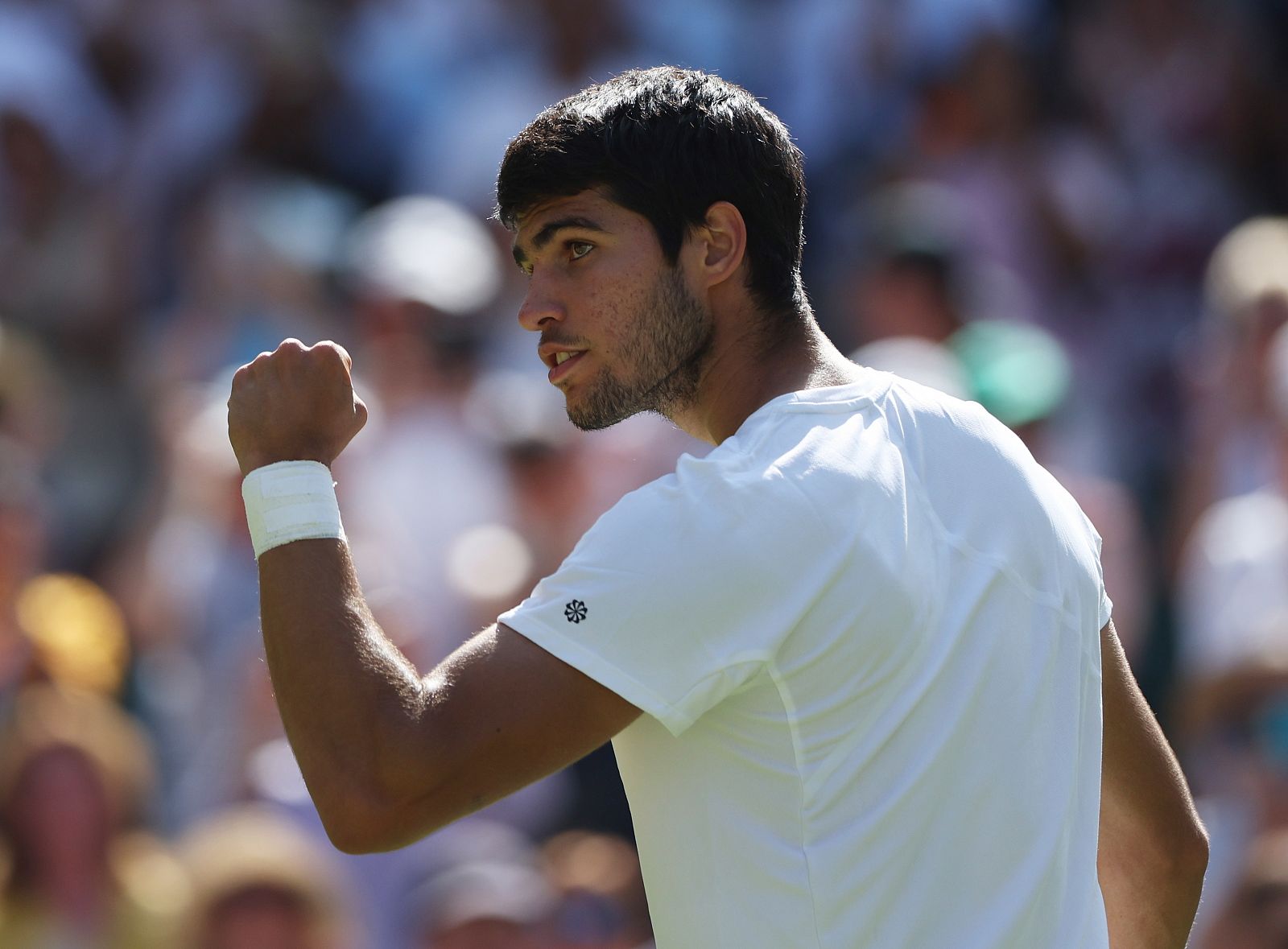 Carlos Alcaraz celebra su victoria en Wimbledon frente a Alexandre Muller