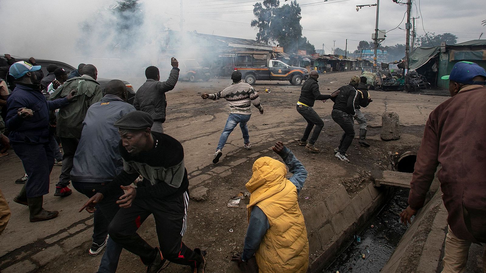 La policía se enfrenta a los manifestantes contra la subida de impuestos y detiene a decenas de personas en Kenia