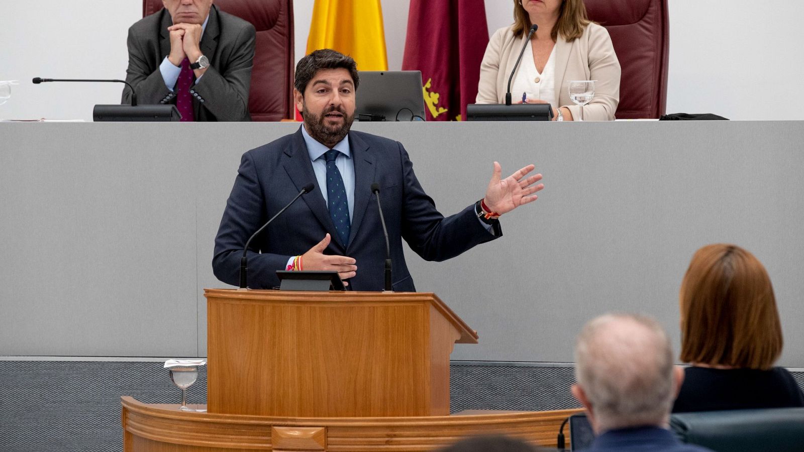 El candidato a la Presidencia en la Región de Murcia, Fernando López Miras, interviene durante el pleno de investidura