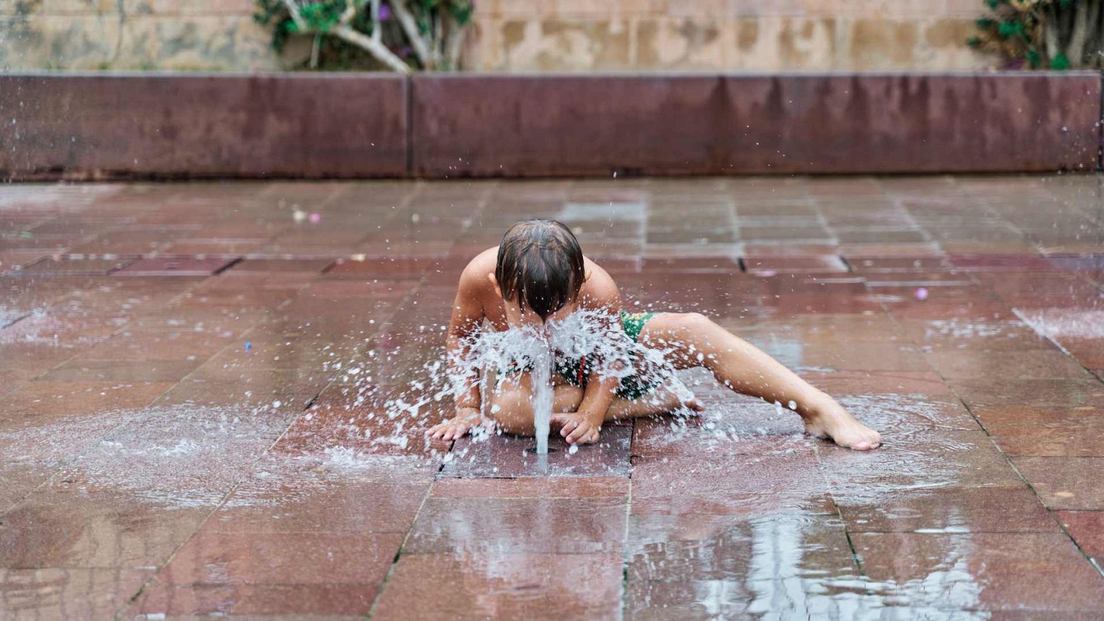 La ola de calor que vive España activa la alerta roja con temperaturas de hasta 44 grados