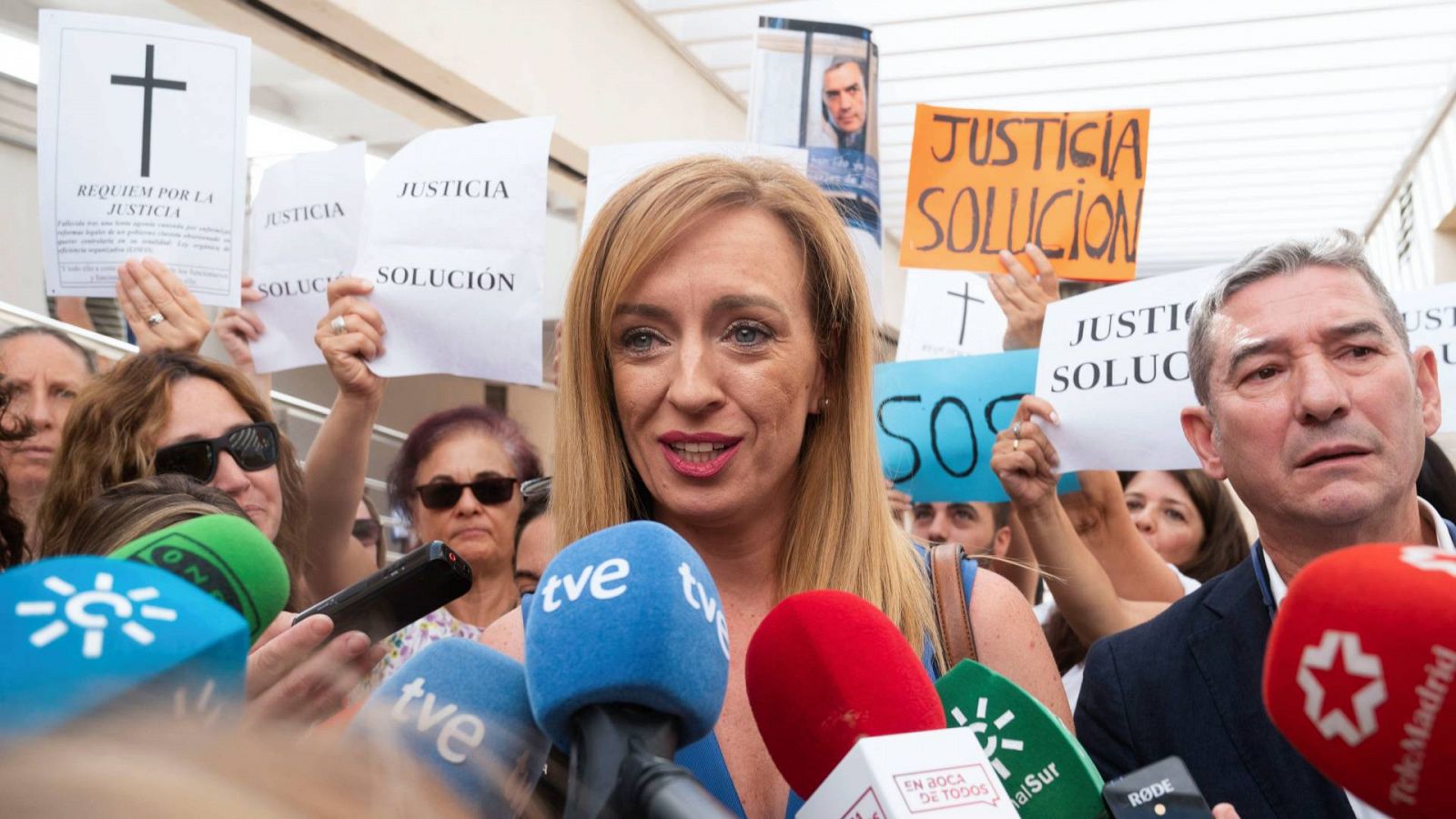 La exalcaldesa de Maracena (Granada), Berta Linares (PSOE), a su llegada a los juzgados de Granada