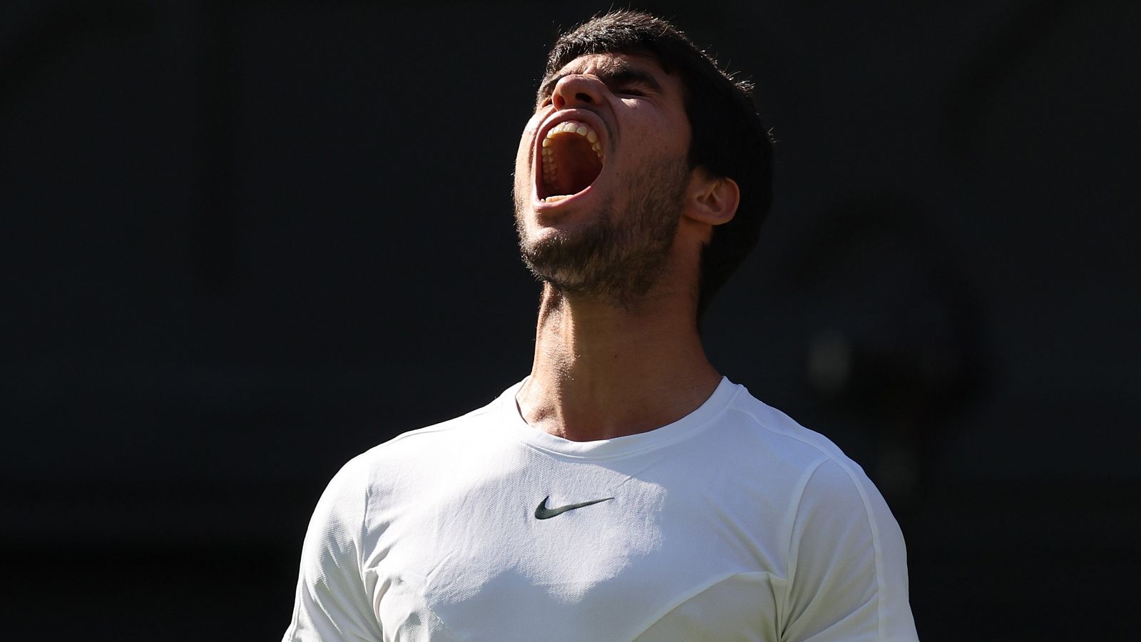 Alcaraz desquicia a Rune y se jugará un puesto en la final de Wimbledon ante Medvedev