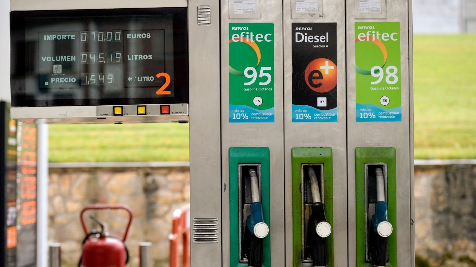 Los carburantes suben ligeramente: la gasolina cuesta un 0,12% más y el diésel se incrementa un 0,14%