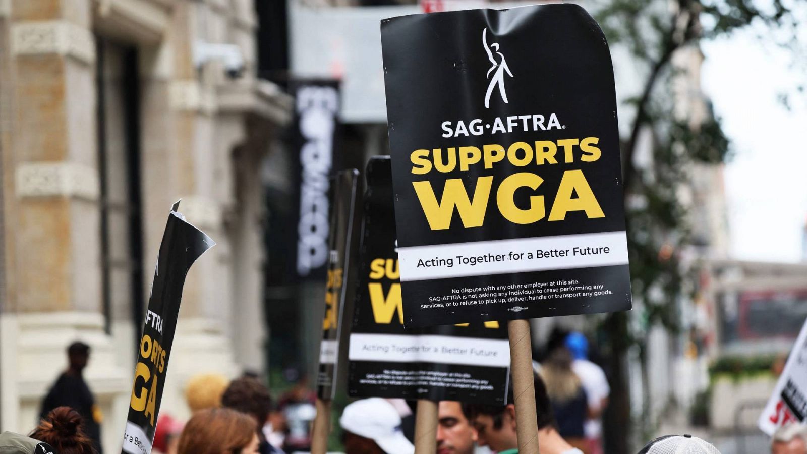 Imagen de archivo de una manifestación del Sindicato de Actores de EE.UU. (SAG-AFTRA) para apoyar la huelga del Sindicato de Guionistas de Hollywood.