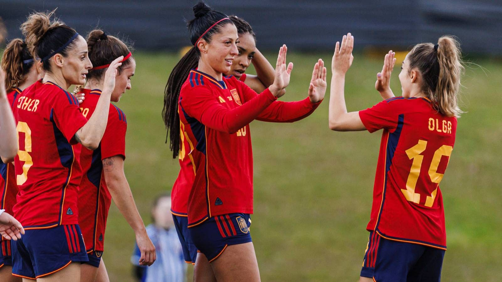 Jenni Hermoso celebra uno de sus goles