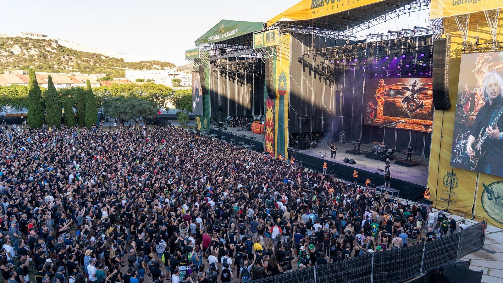 Un año de antelación, cuadrantes horarios y negociaciones "personalizadas": el "encaje de bolillos" de un festival de música