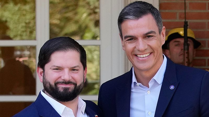 El presidente del Gobierno, Pedro Sánchez, y su homólogo chileno, Gabriel Boric, durante una rueda de prensa en el Palacio de La Moncloa