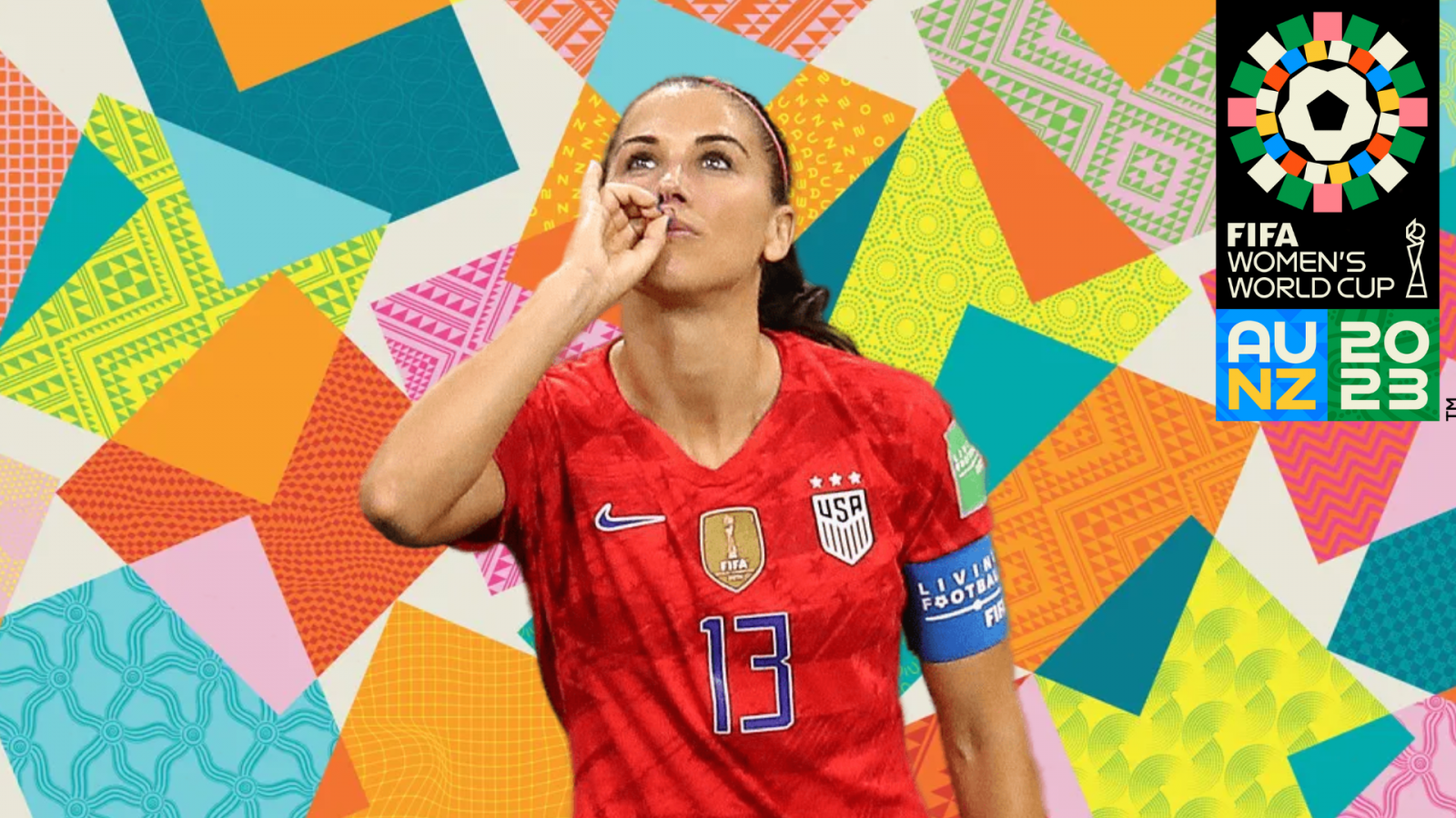 Alex Morgan festajando un gol con su icónica celebración "tomando el té"