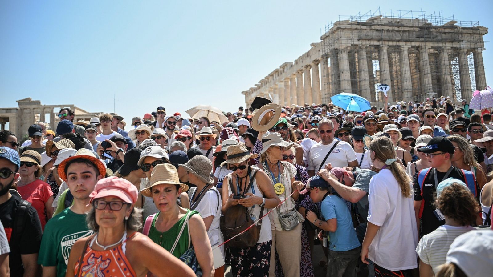 La ola de calor obliga a cerrar la Acrópolis de Atenas durante cinco horas