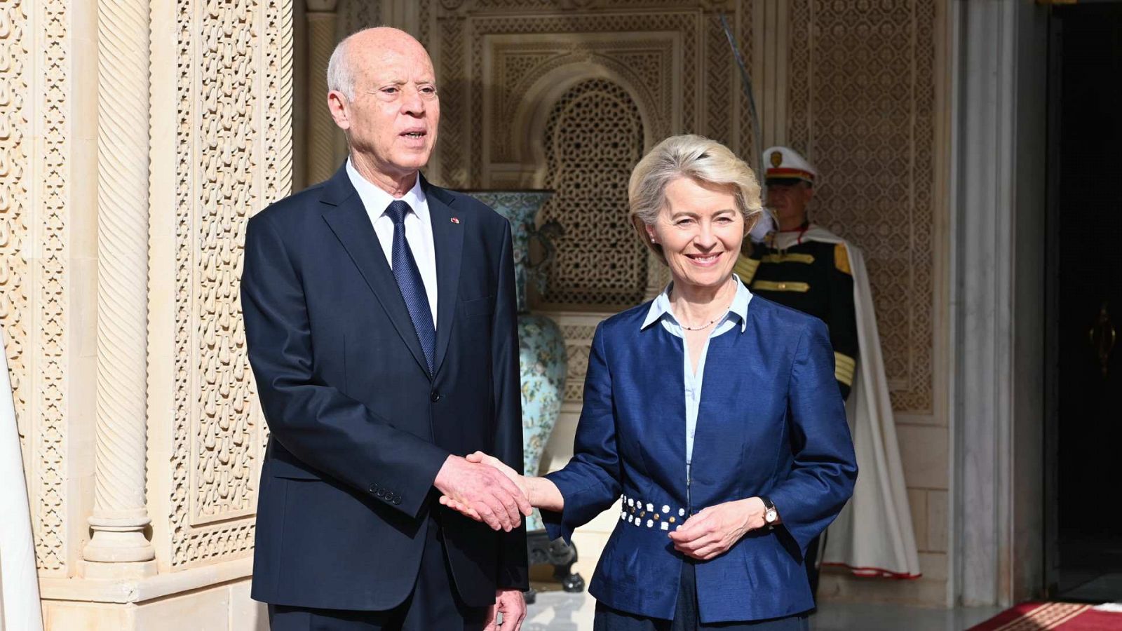 El presidente de Túnez, Kais Saied, y la presidenta de la Comisión Europea, Ursula von der Leyen.