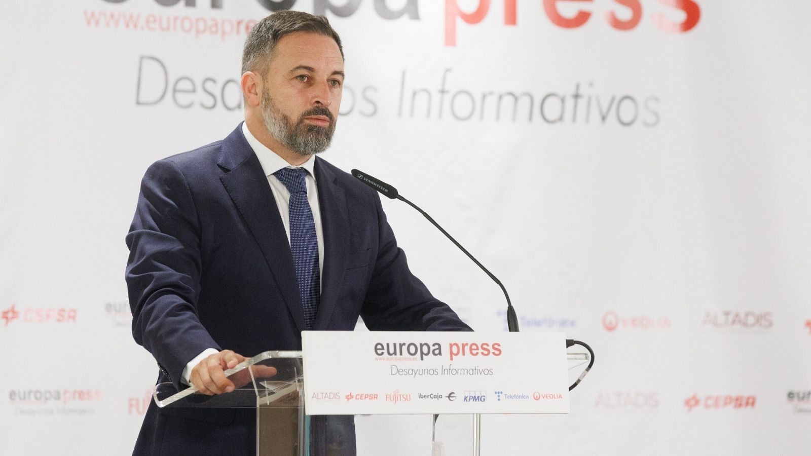 El candidato de Vox, Santiago Abascal, durante un desayuno informativo este martes en Madrid