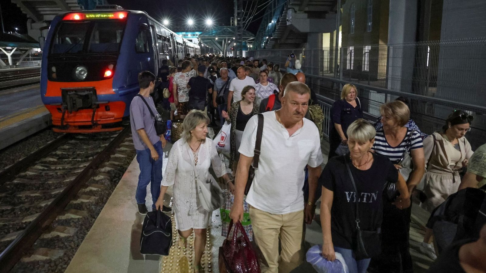 Pasajeros en la estación de Kerch