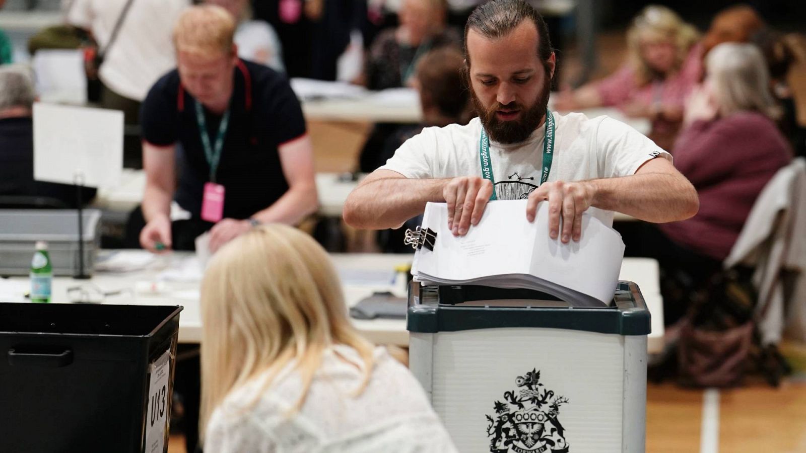 Una imagen del recuento de votos en South Ruislip, al oeste de Londres.