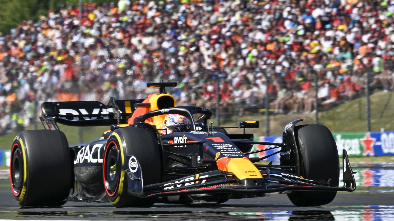 Verstappen no da lugar a la sorpresa y se impone en Hungría; Sainz termina octavo y Alonso noveno