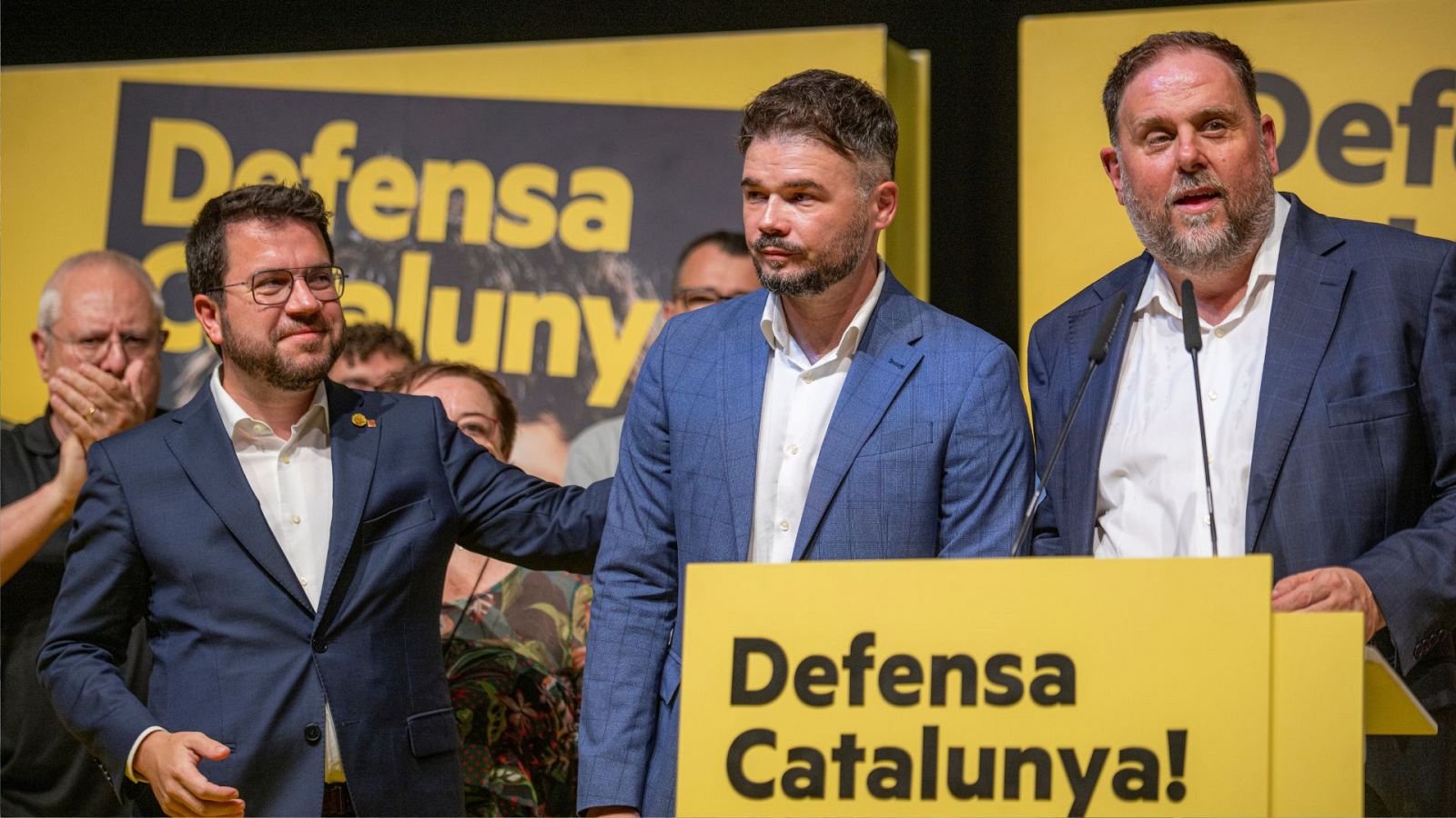 Gabriel Rufián, al costat del líder d'ERC, Oriol Junqueras i del president de la Generalitat, Pere Aragonès