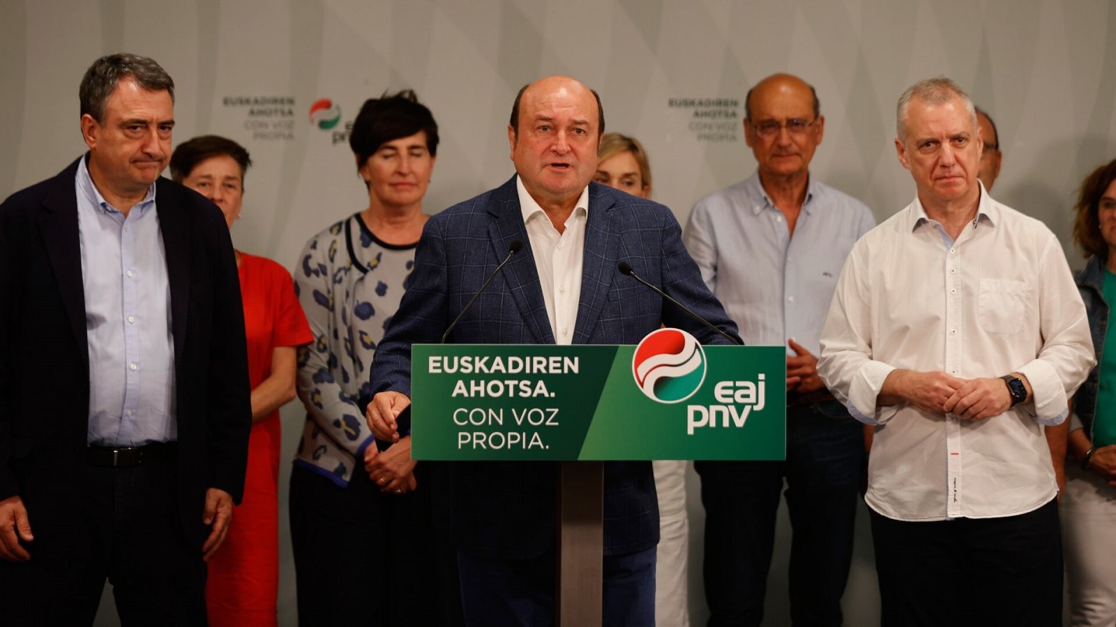 El presidente del PNV, Andoni Ortuzar, ante los medios este domingo para realizar un balance de las elecciones generales