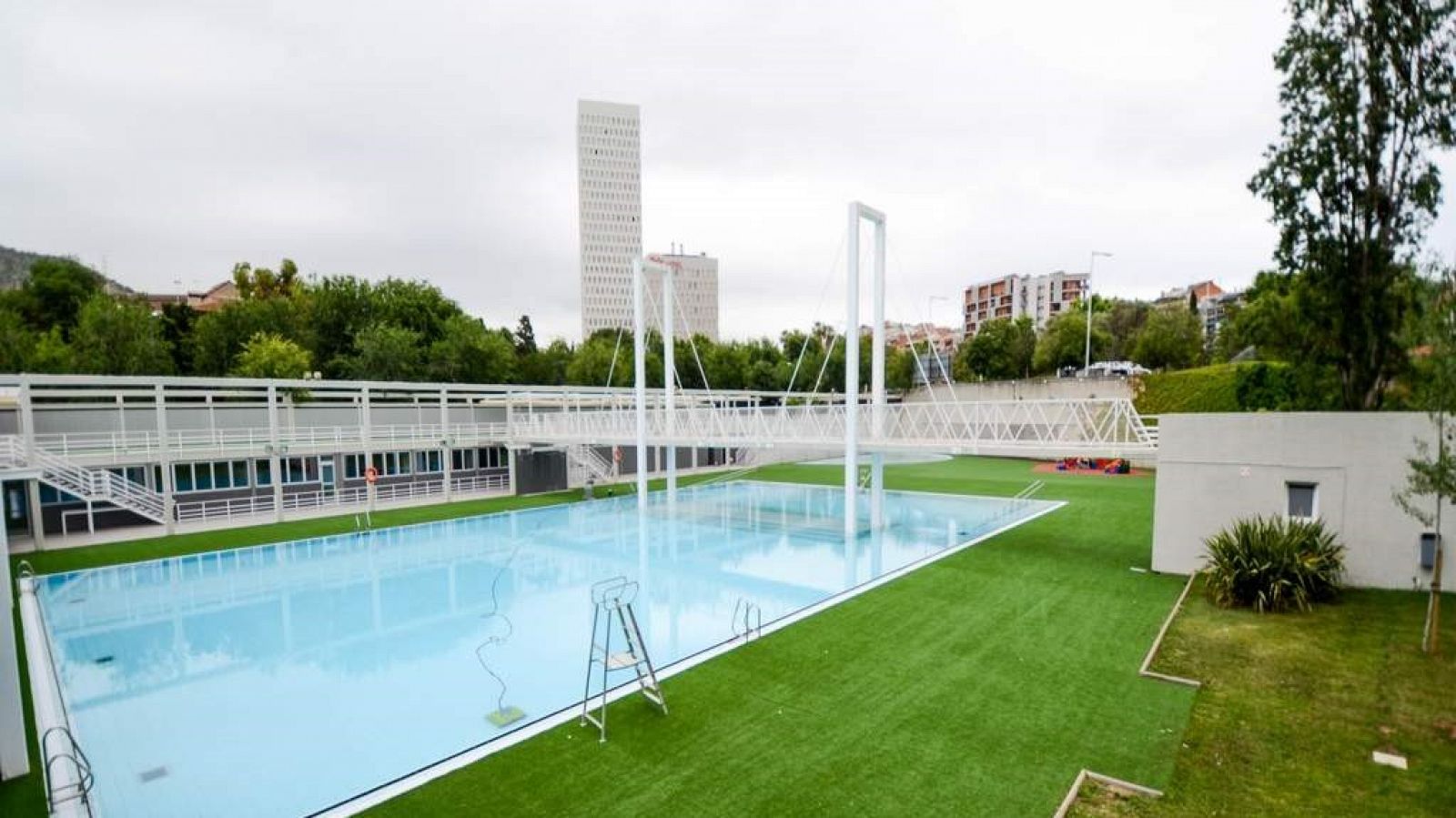 Noticies avui a Catalunya - Piscina de Santa Coloma de Gramenet