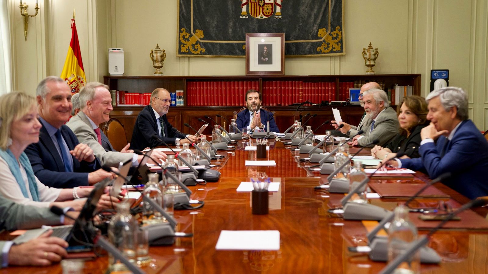 El nuevo presidente del CGPJ Vicente Guilarte (c), este martes durante el Pleno