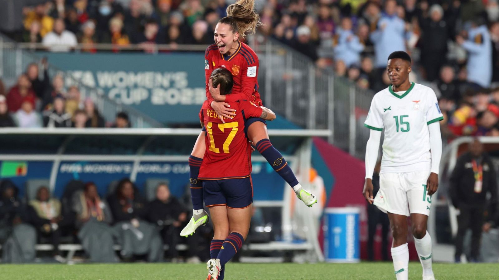 Mundial femenino 2023: Irene Guerrero celebra con Alba Redondo un gol de esta.