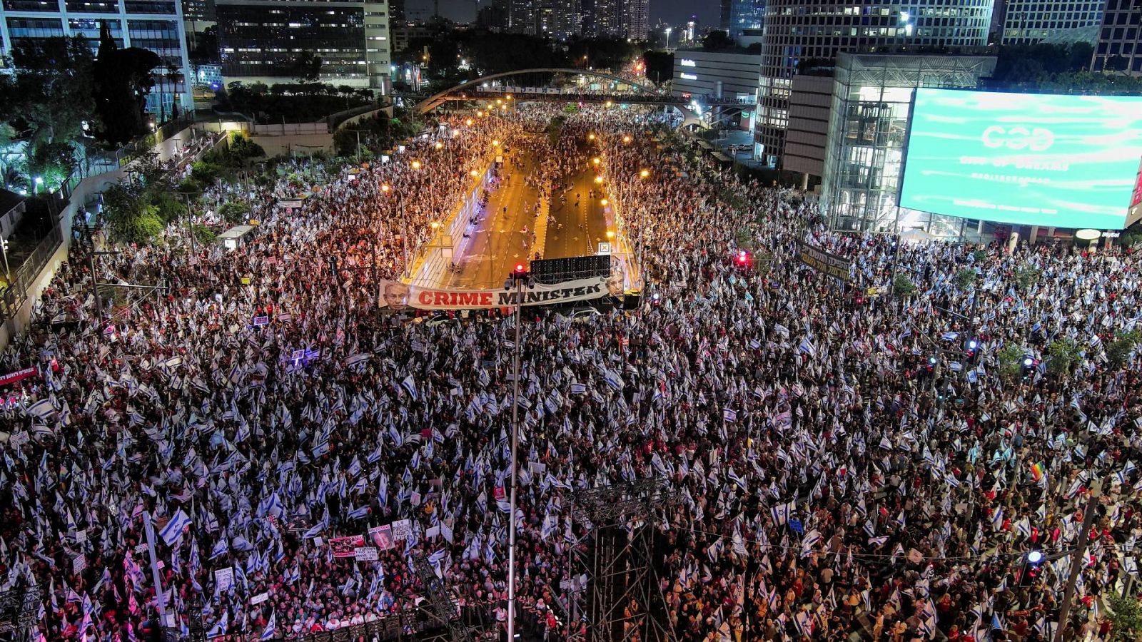 Cientos de miles de manifestantes israelíes mantienen la presión sobre Netanyahu