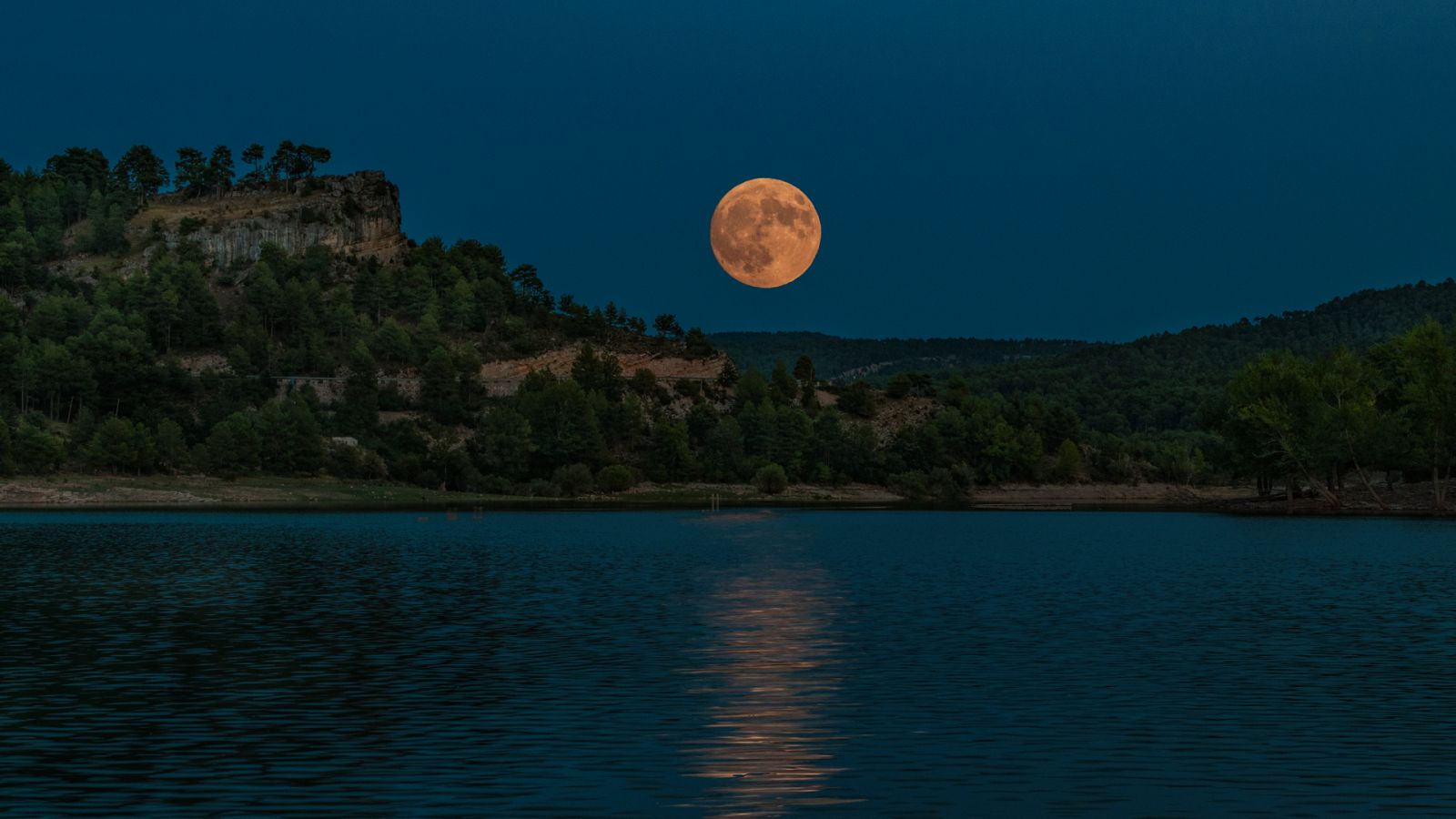 Luna llena de agosto 2023, cuándo y cómo ver: Llegan las superlunas del 'esturión' y 'azul'.