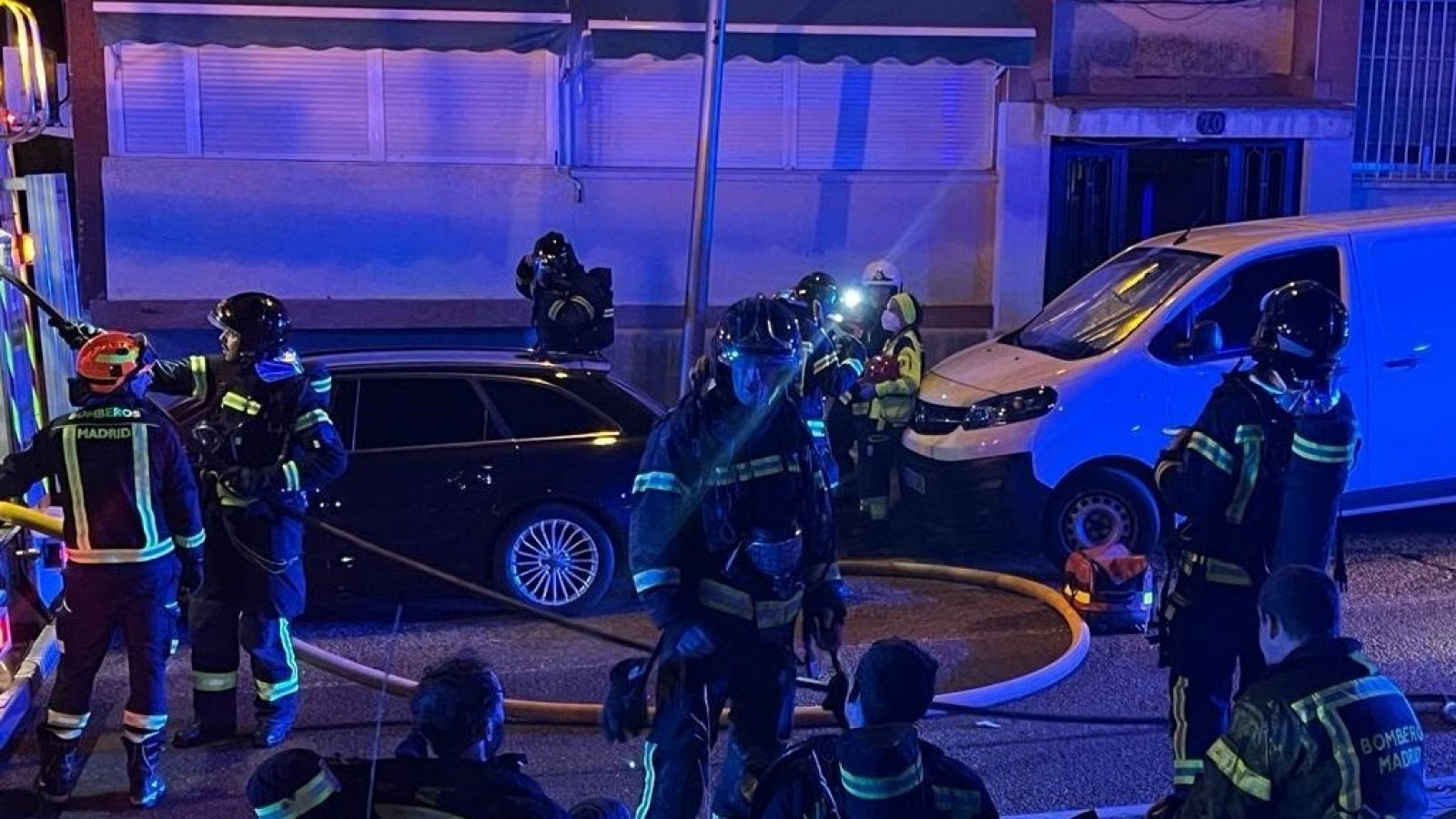 Bomberos de Madrid en el incendio de Hortaleza