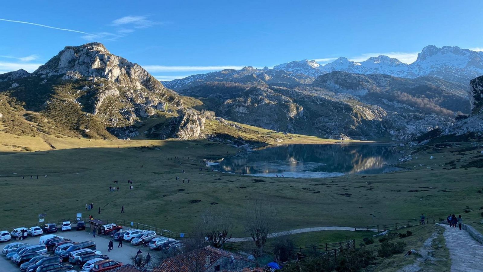 Imagen de los Lagos de Covagonga (Asturias) donde su acceso quedará prohíbido a coches